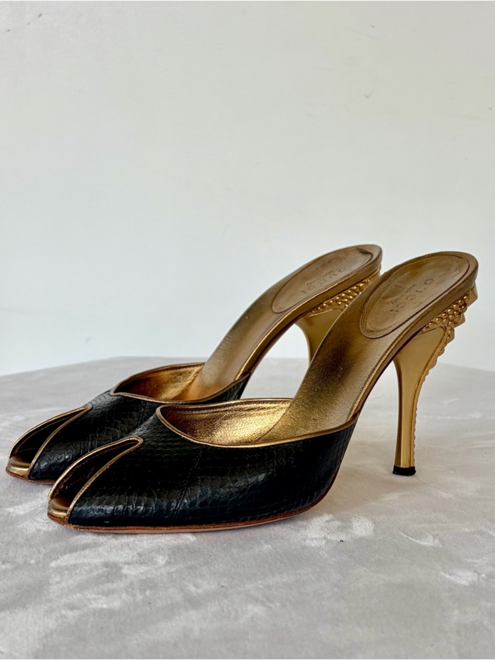 Gucci Rare Tom Ford Runway snakeskin slides, reptilian heel, blk & gold, 7 - Picture 5 of 17
